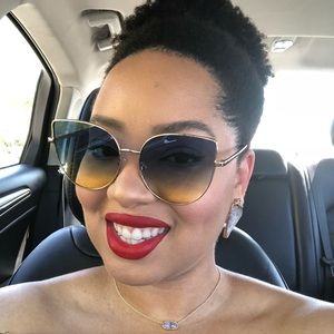 Meet your Posher, Alexis